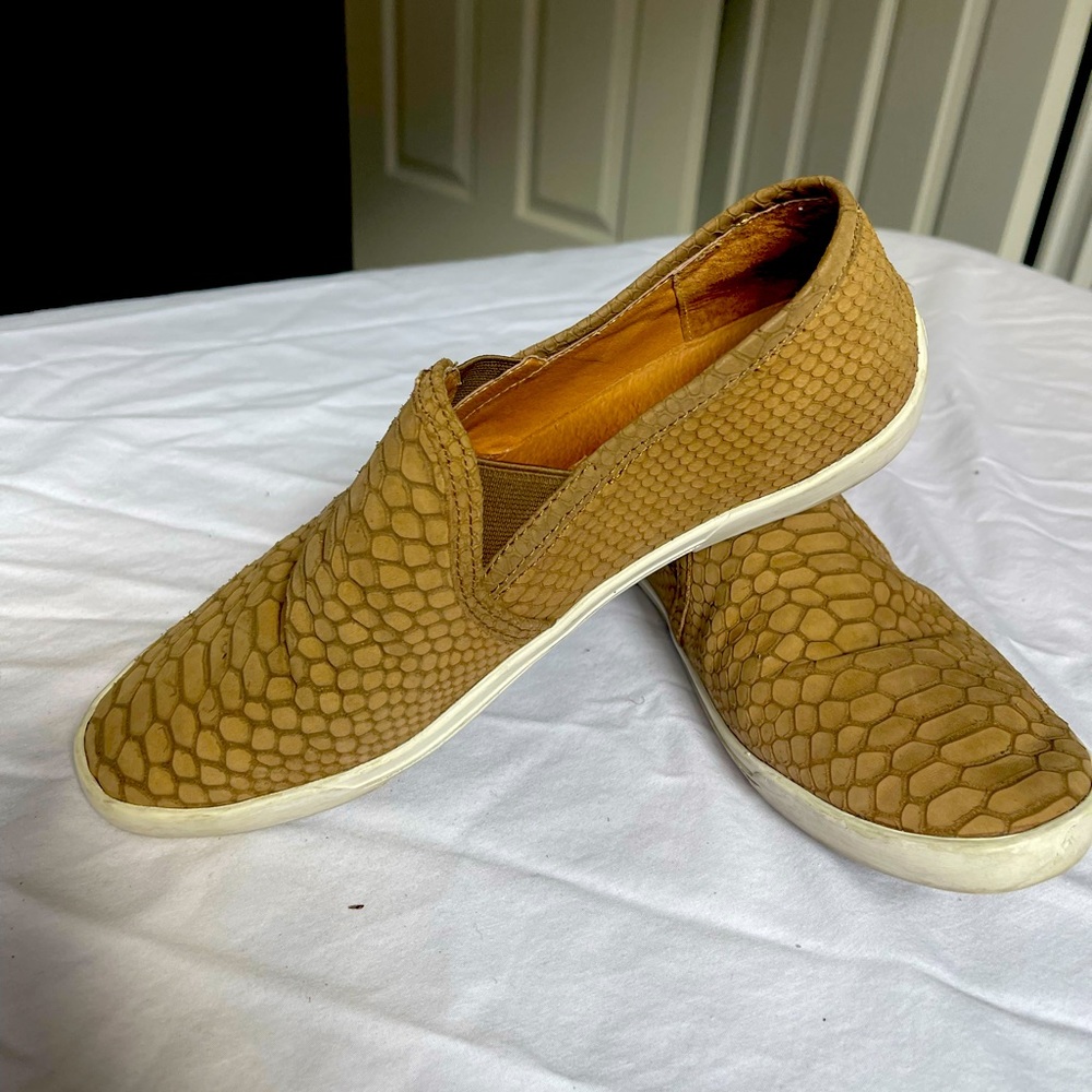 Joie slip on leather flats